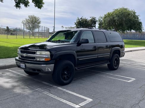 Used 2001 Chevrolet Suburban 2500 LS w/ LS Preferred Equipment Group RWD image 2