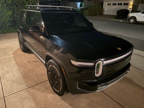 Used 2025 Rivian R1S Adventure image 13