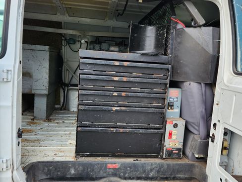 Used 1998 Dodge B3500 image 9