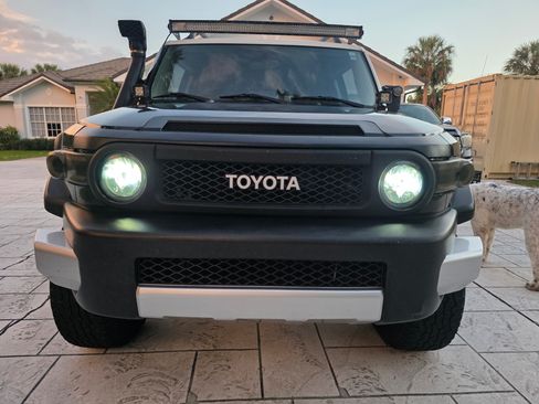 Used 2008 Toyota FJ Cruiser Sport Utility 2D image 6