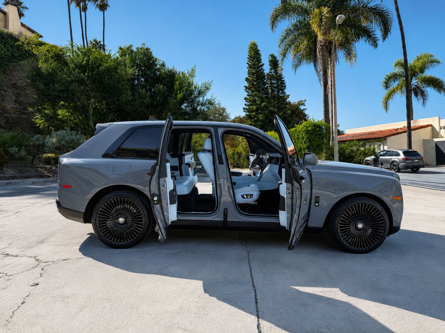 Used 2023 Rolls-Royce Cullinan AWD/4WD image 10
