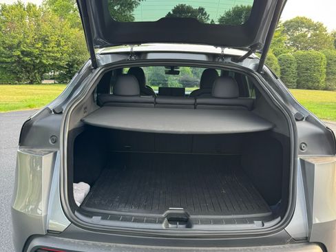 Used 2026 Tesla Model Y AWD image 5