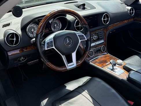 Used 2013 Mercedes-Benz SL 550 w/ Premium Pkg image 17