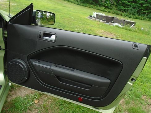 Used 2006 Ford Mustang GT RWD image 13