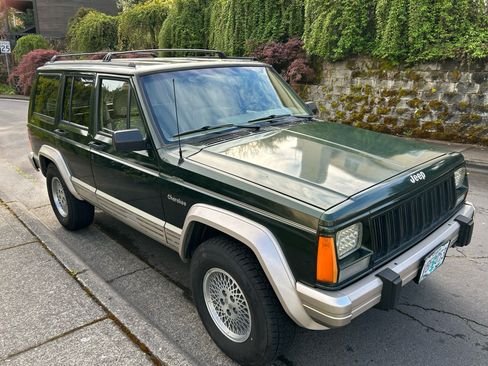 Used 1996 Jeep Cherokee Country image 2