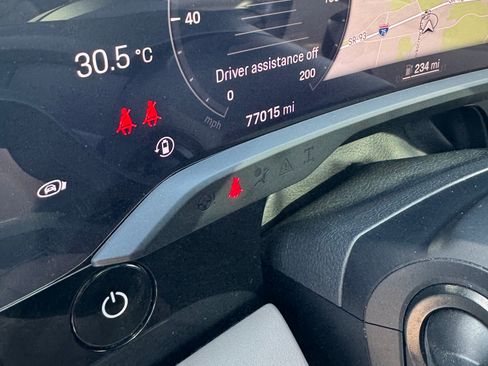 Used 2021 Porsche Taycan image 12