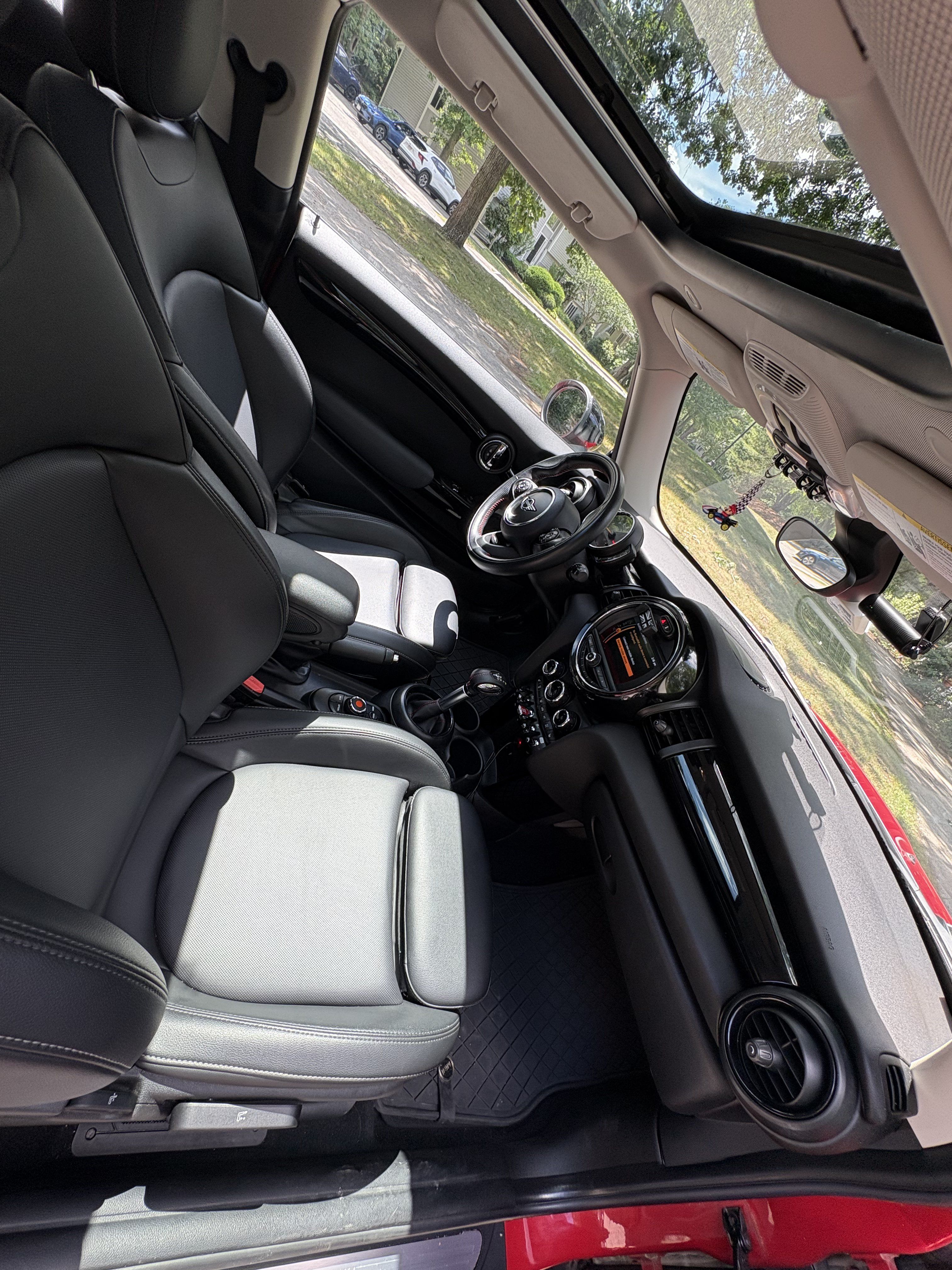 Used 2019 MINI Cooper S w/ Signature Upholstery Package FWD image 15