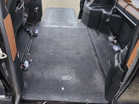 Used 2018 Chrysler Pacifica Limited w/ Tire & Wheel Group image 6