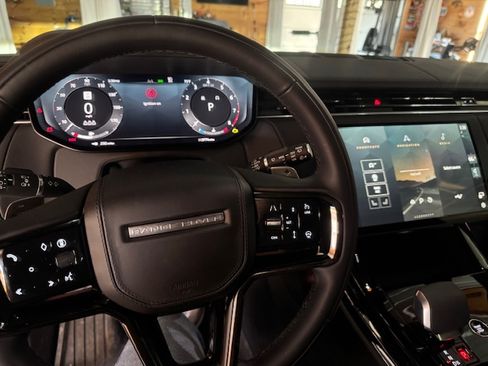 Used 2025 Land Rover Range Rover Sport Dynamic SE image 22