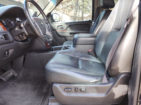 Used 2014 Chevrolet Suburban LT image 10