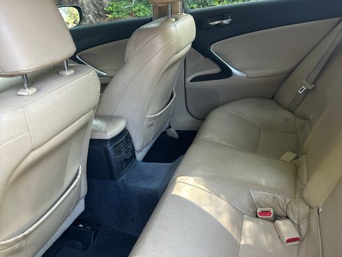 Used 2008 Lexus IS 250 w/ Preferred Accessory Pkg RWD image 12