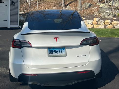 Used 2022 Tesla Model Y Long Range image 5