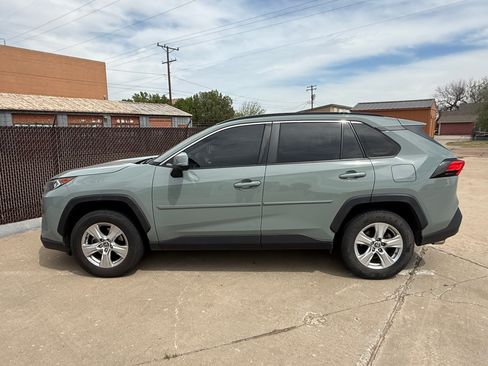 Used 2020 Toyota RAV4 XLE w/ Convenience Package image 18