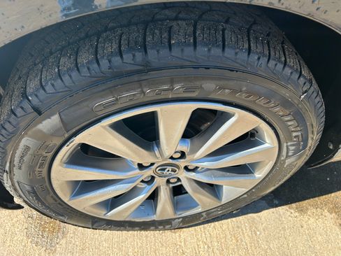 Used 2017 Toyota Camry XLE w/ Moonroof Package image 22