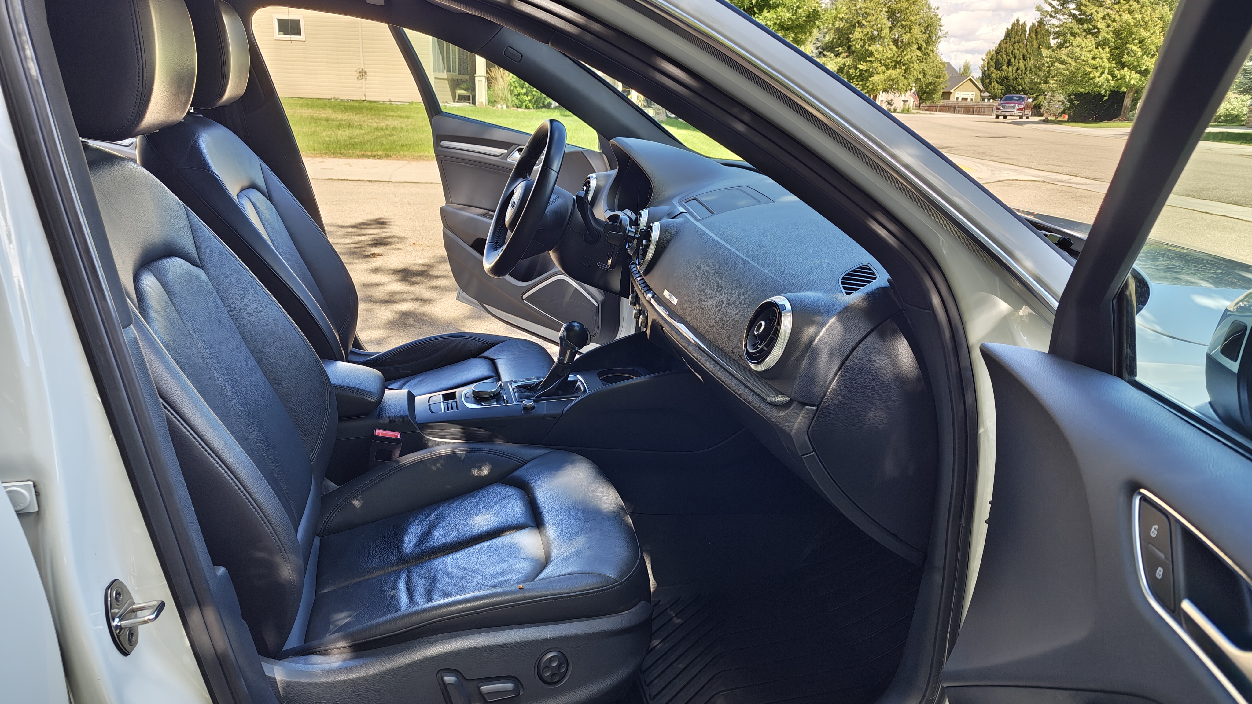 Used 2018 Audi A3 e-tron Premium Plus w/ Technology Package FWD image 8