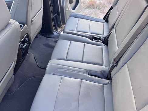 Used 2022 Chevrolet Tahoe Z71 w/ Z71 Off-Road Package image 24