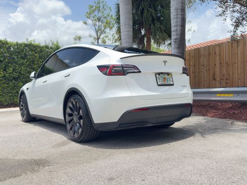 Used 2021 Tesla Model Y Performance AWD/4WD image 12