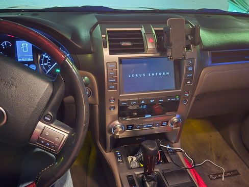 Used 2015 Lexus GX 460 w/ Premium Package image 2