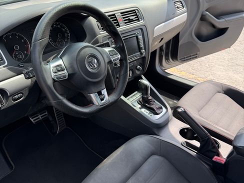 Used 2013 Volkswagen Jetta GLI image 11