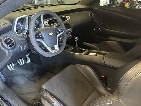 Used 2015 Chevrolet Camaro Z/28 RWD image 4