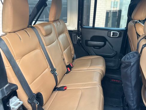 Used 2018 Jeep Wrangler Unlimited Sport S AWD/4WD image 9