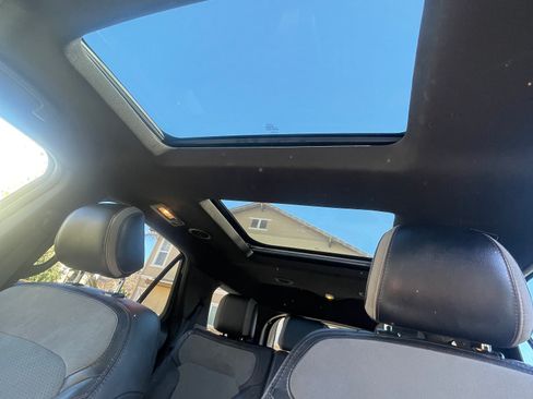 Used 2017 Ford Explorer XLT w/ Equipment Group 202A image 5