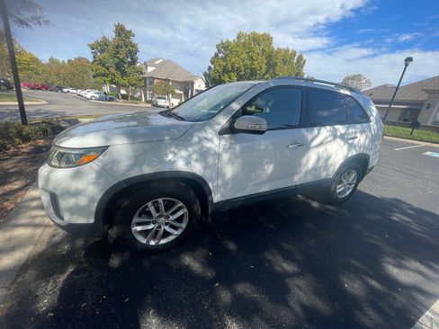 Used 2014 Kia Sorento LX image 15