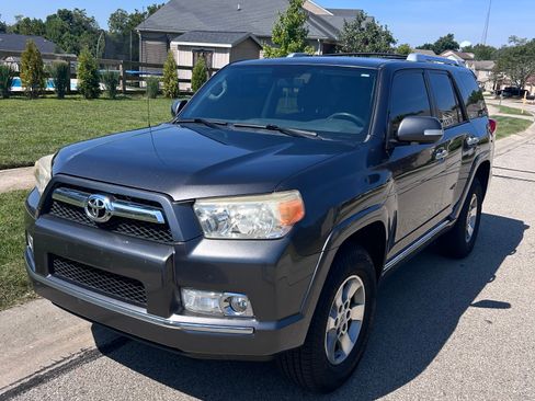 Used 2010 Toyota 4Runner SR5 AWD/4WD image 6