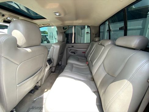 Used 2005 Chevrolet Silverado 2500 LT w/ Heavy-Duty Power Package image 11