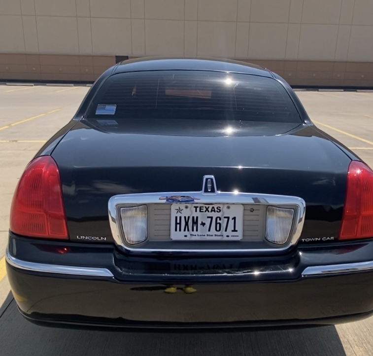 Used 2011 Lincoln Town Car Signature Limited RWD image 20
