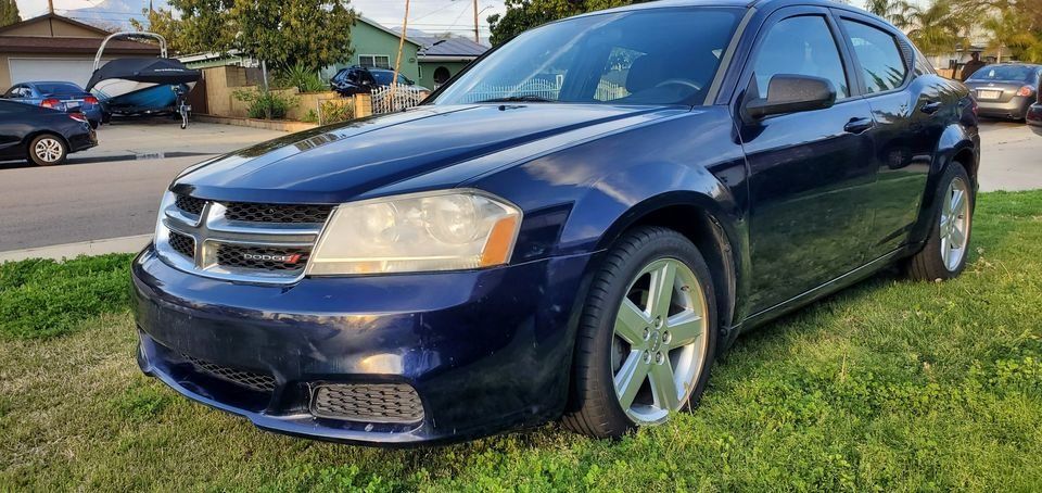 Used 2013 Dodge Avenger SE FWD image 2