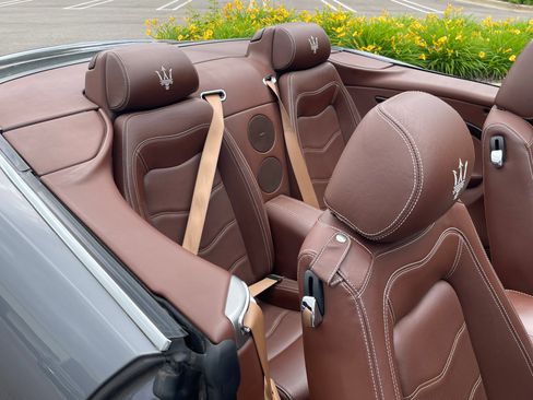 Used 2015 Maserati GranTurismo Convertible RWD image 12