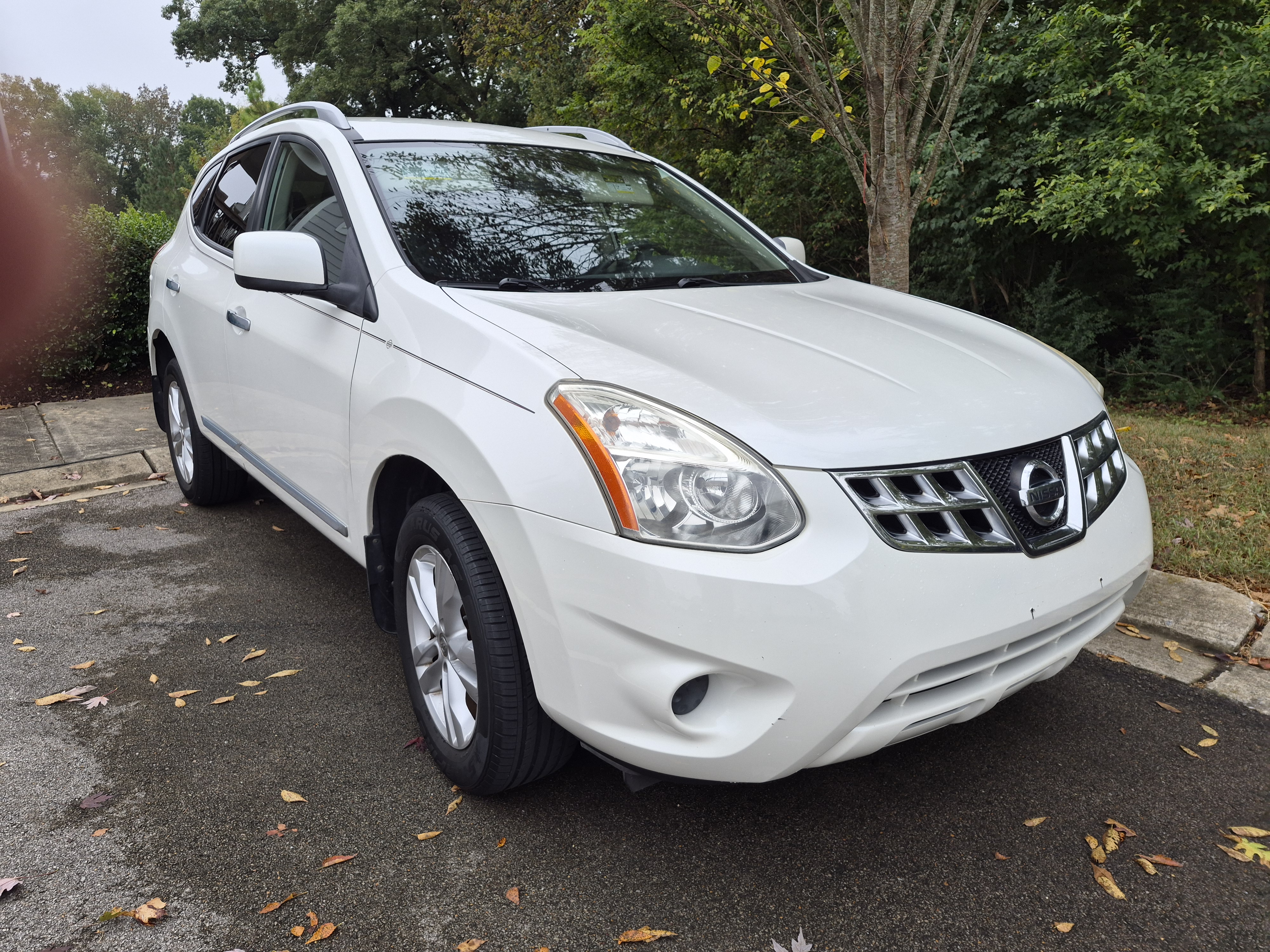 Used 2012 Nissan Rogue SV FWD image 1