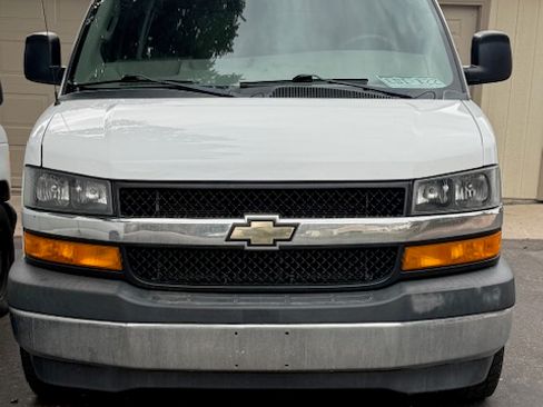 Used 2019 Chevrolet Express 2500 w/ Driver Convenience Package RWD image 10