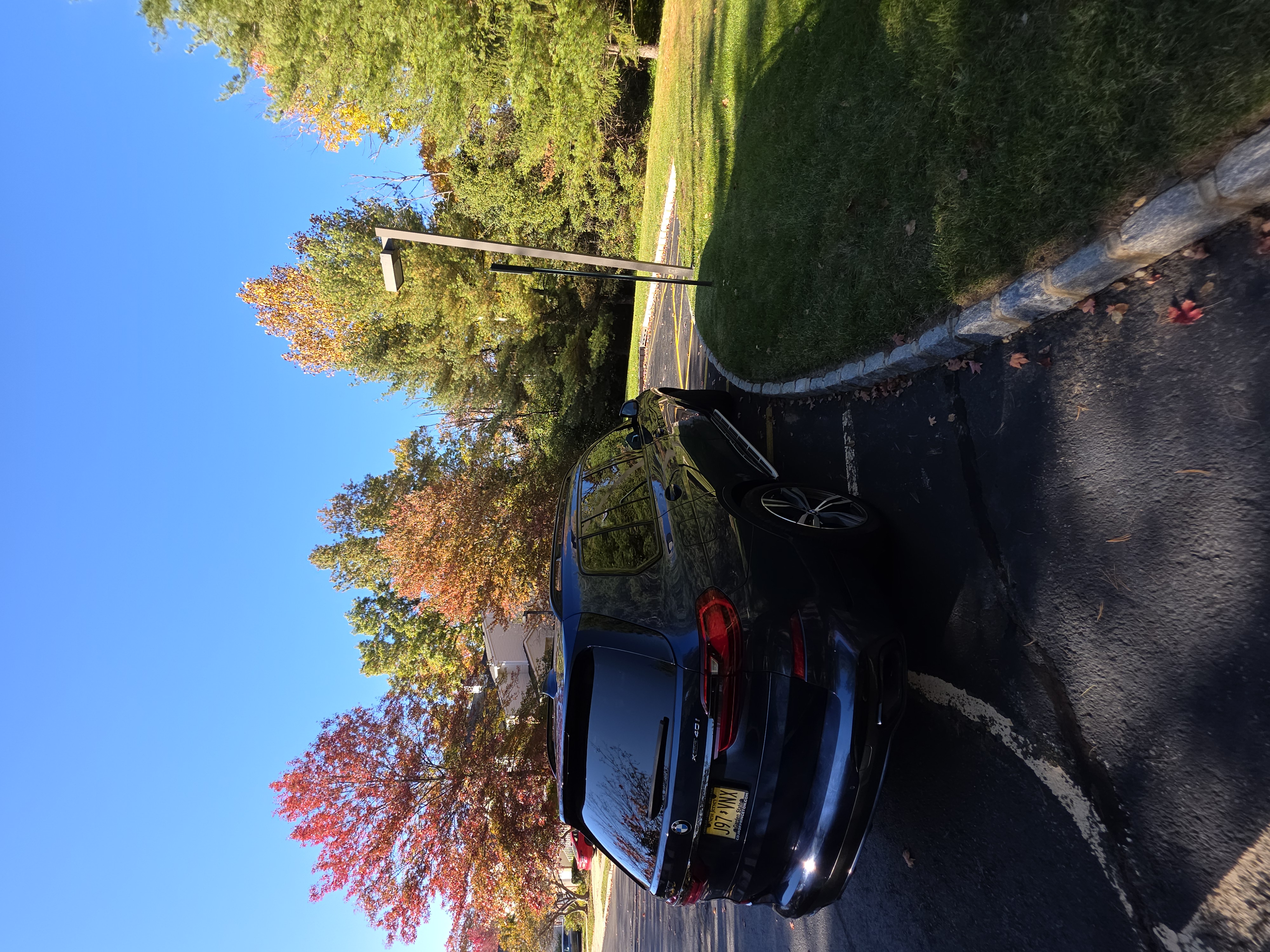 Used 2022 BMW X7 xDrive40i w/ M Sport Package AWD/4WD image 12