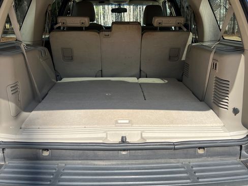 Used 2013 Ford Expedition XLT w/ Leather Seating Pkg image 11