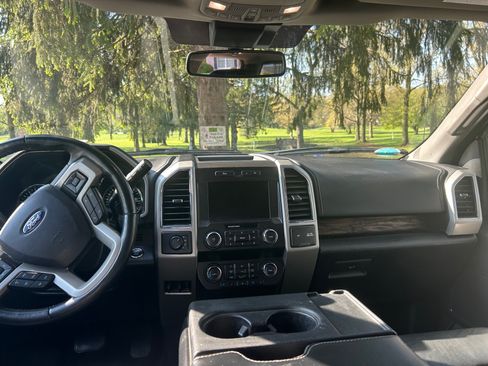 Used 2019 Ford F150 Lariat w/ Equipment Group 501A Mid AWD/4WD image 13