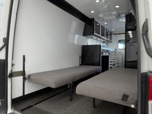 Used 2014 Mercedes-Benz Sprinter 2500 image 12