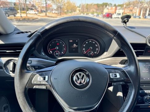 Used 2020 Volkswagen Passat 2.0T SE image 15