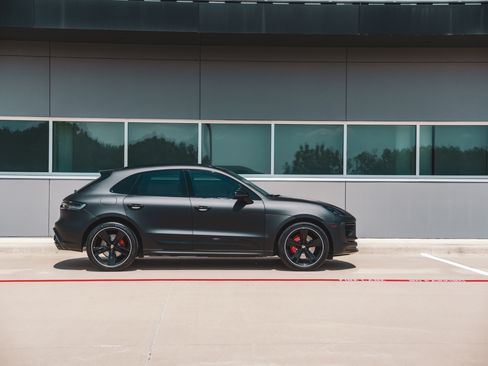 Used 2024 Porsche Macan S AWD/4WD image 4
