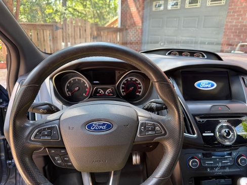 Used 2018 Ford Focus ST w/ Equipment Group 401A FWD image 16