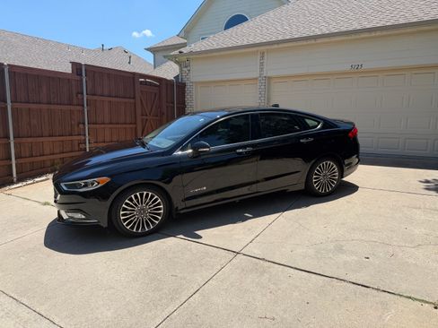 Used 2018 Ford Fusion Platinum FWD image 2