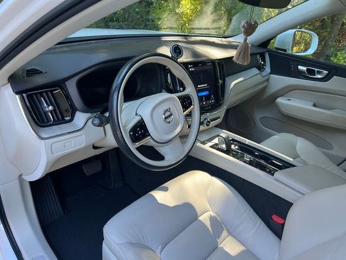 Used 2023 Volvo XC60 B5 Plus AWD/4WD image 5