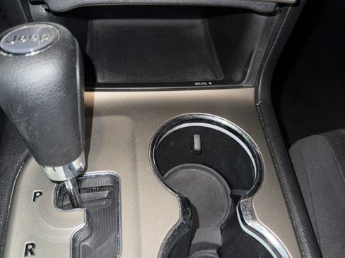 Used 2011 Jeep Grand Cherokee Laredo AWD/4WD image 22