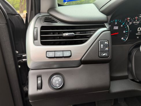 Used 2018 Chevrolet Tahoe Premier RWD image 12