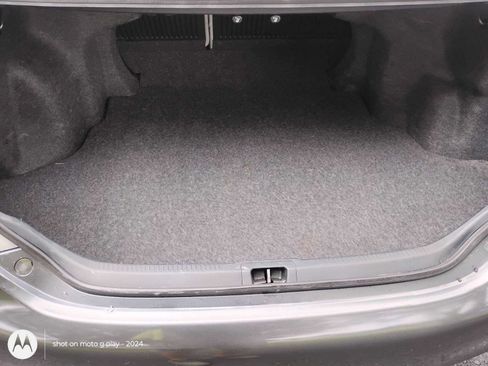 Used 2012 Toyota Camry LE FWD image 9