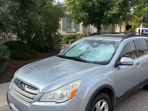 Used 2013 Subaru Outback 2.5i Limited w/ Moonroof Pkg AWD/4WD image 2