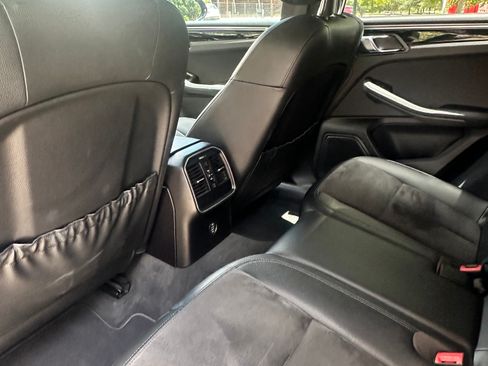 Used 2018 Porsche Macan AWD/4WD image 16