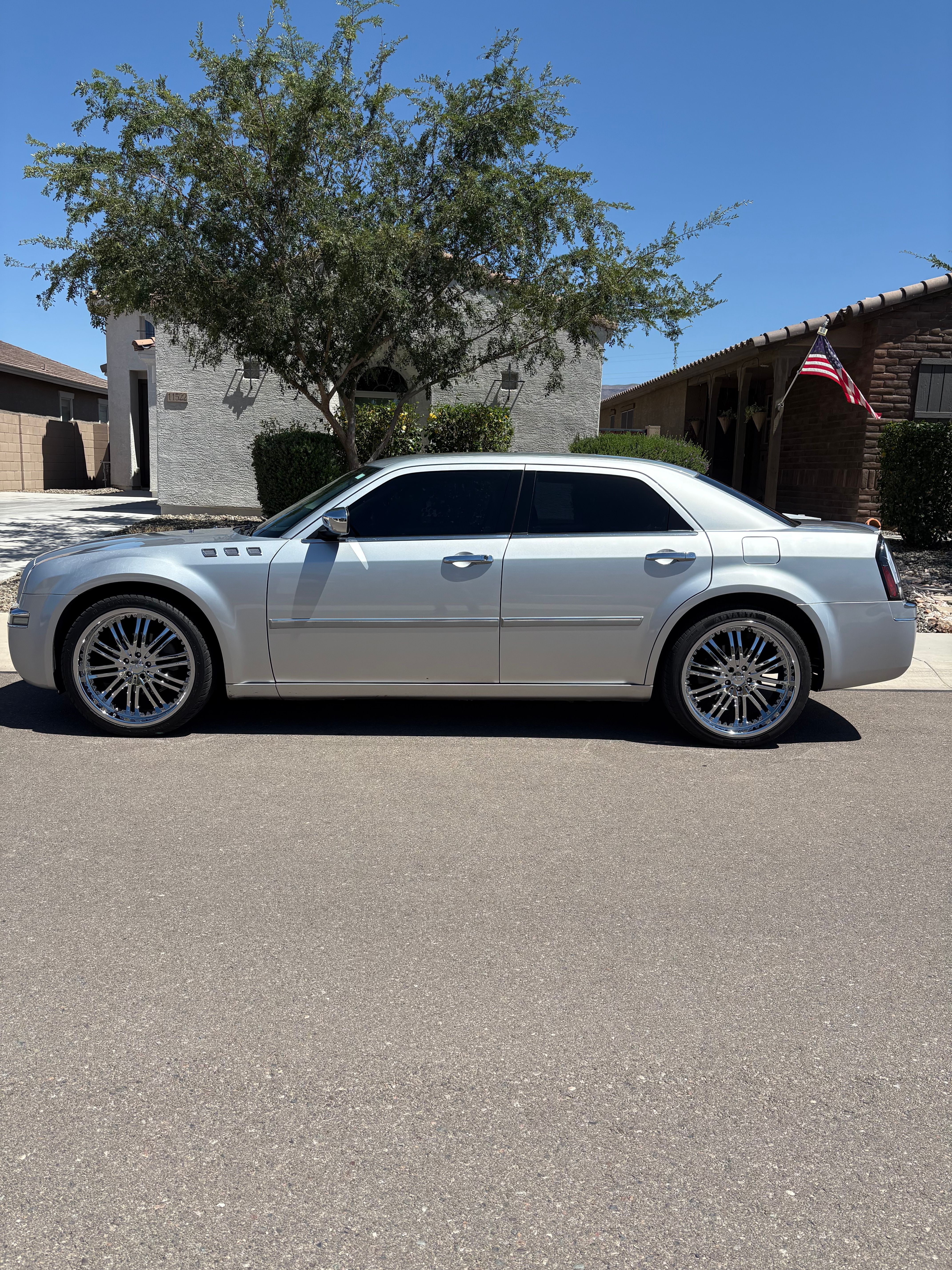 Used 2007 Chrysler 300 Touring L RWD image 1