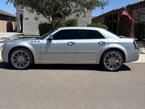 Used 2007 Chrysler 300 Touring L RWD image 1